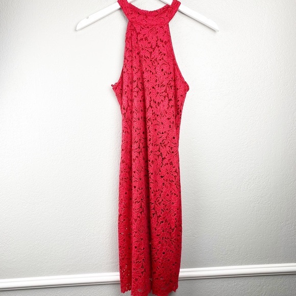 High neck red lace dress - Picture 3 of 3